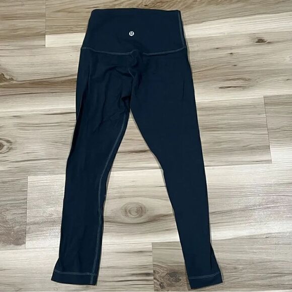 lululemon athletica Pants - Lululemon Grey Cropped Wunder Under Leggings Women’s 2